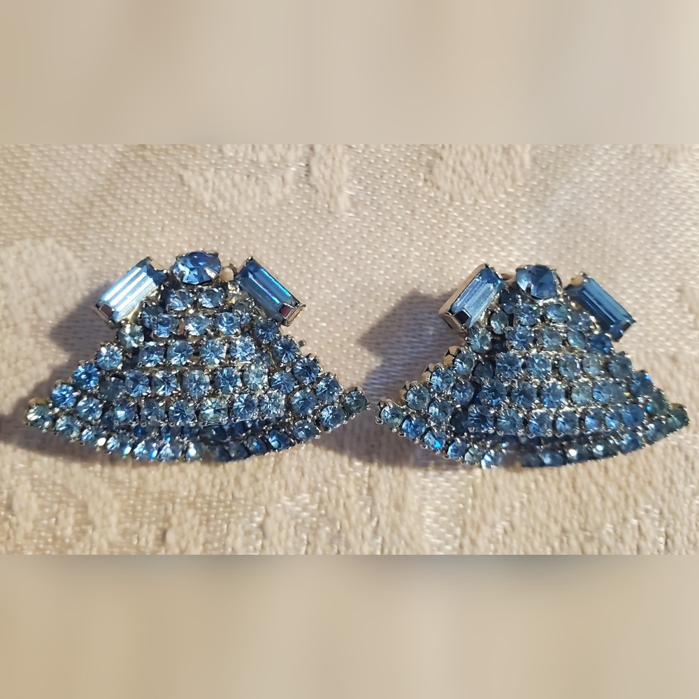 Vintage Kramer Art Deco Blue Rhinestone Set Brooch & Clip Earrings Signed - Picture 3 of 6